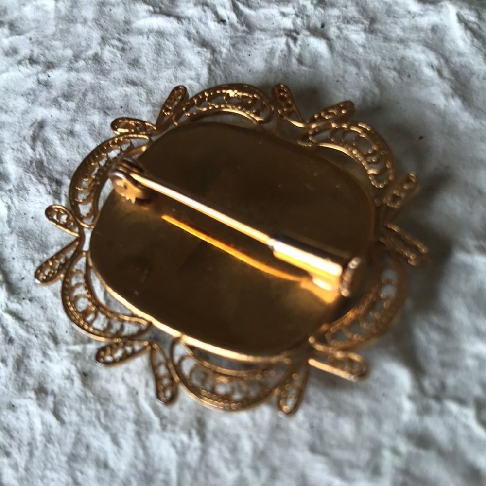 Spanish Damascene Filigree Brooch Real Gold Inlay EVC Trombone Clasp 1.5”x1.25” - Picture 4 of 4